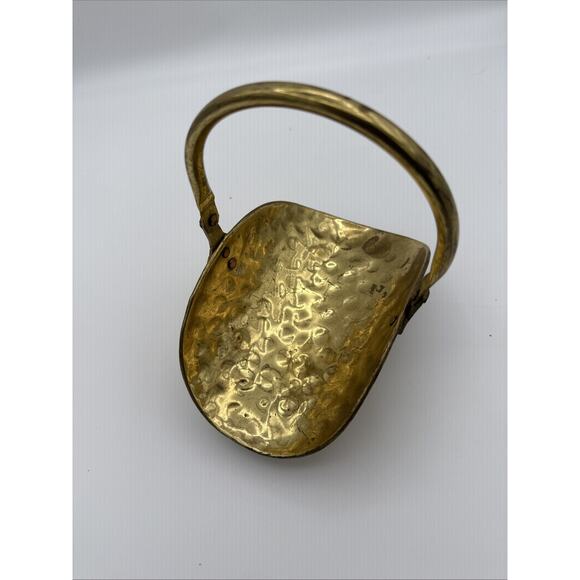 Vintage hammered brass miniature log holder 6.5”x7” Handle Claw Feet Mantle - Picture 6 of 8
